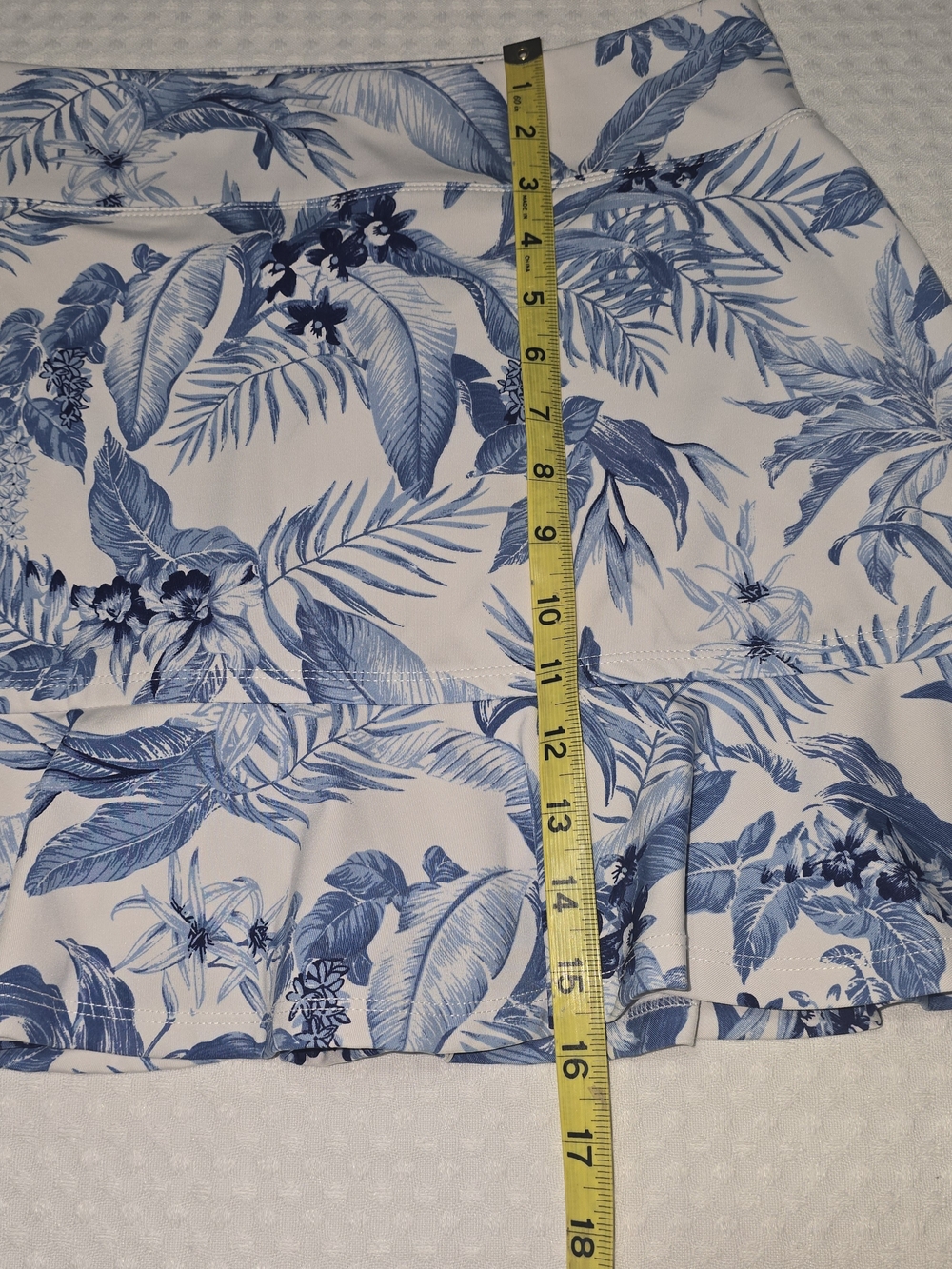 TOMMY BAHAMA TABU JUNGLE PRINT SKORT IN WHITE & BLUE RUFFLE HEM GOLF TENNIS LG - Picture 7 of 8
